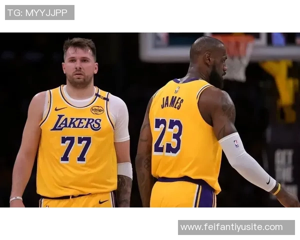 艾顿谈东契奇与里夫斯的球风对比认为前者似保罗后者如布克 艾顿谈东契奇与里夫斯的球风对比认为前者似保罗后者如布克