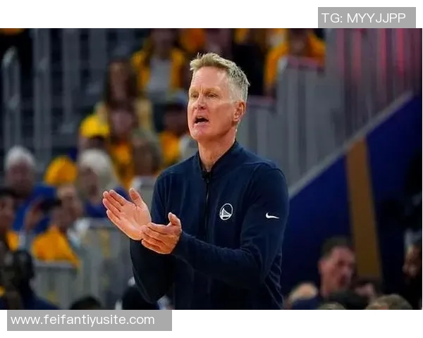 科尔赞霍福德防守智慧精准定位助球队稳固防线