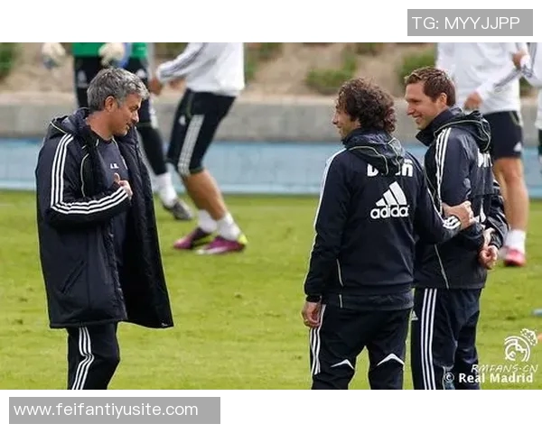 皇马留守8名一线队球员与卡斯蒂亚队员共同训练提升默契 皇马留守8名一线队球员与卡斯蒂亚队员共同训练提升默契