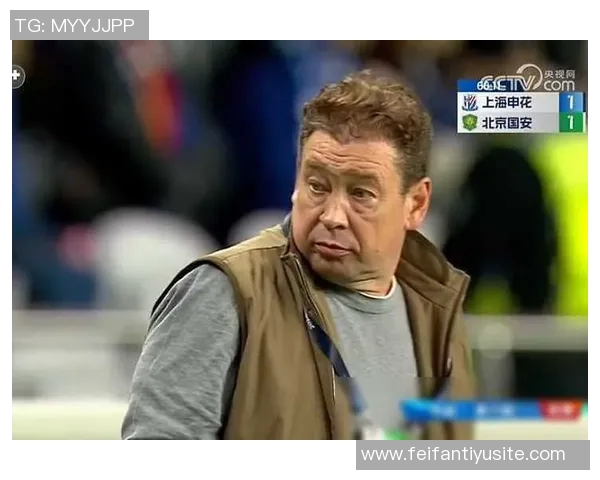 申花主帅斯卢茨基现场观战德约科维奇比赛享受偷闲时光