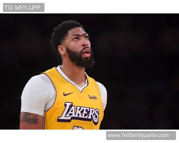 浓眉称赞里夫斯表现出色球迷高喊MVP展现支持与期待 浓眉称赞里夫斯表现出色球迷高喊MVP展现支持与期待