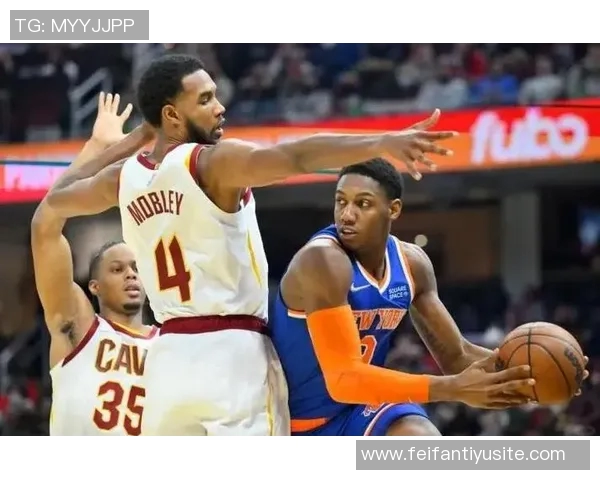 莫布里高效表现7投5中贡献14分5篮板4助攻三分球命中率出色