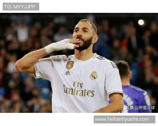 本泽马回应传闻称要求吉达联合签索拉里纯属记者幻想 本泽马回应传闻称要求吉达联合签索拉里纯属记者幻想